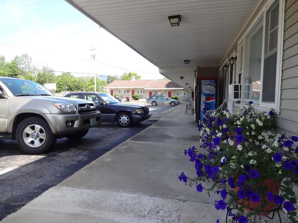 Gorham Motor Inn Bagian luar foto