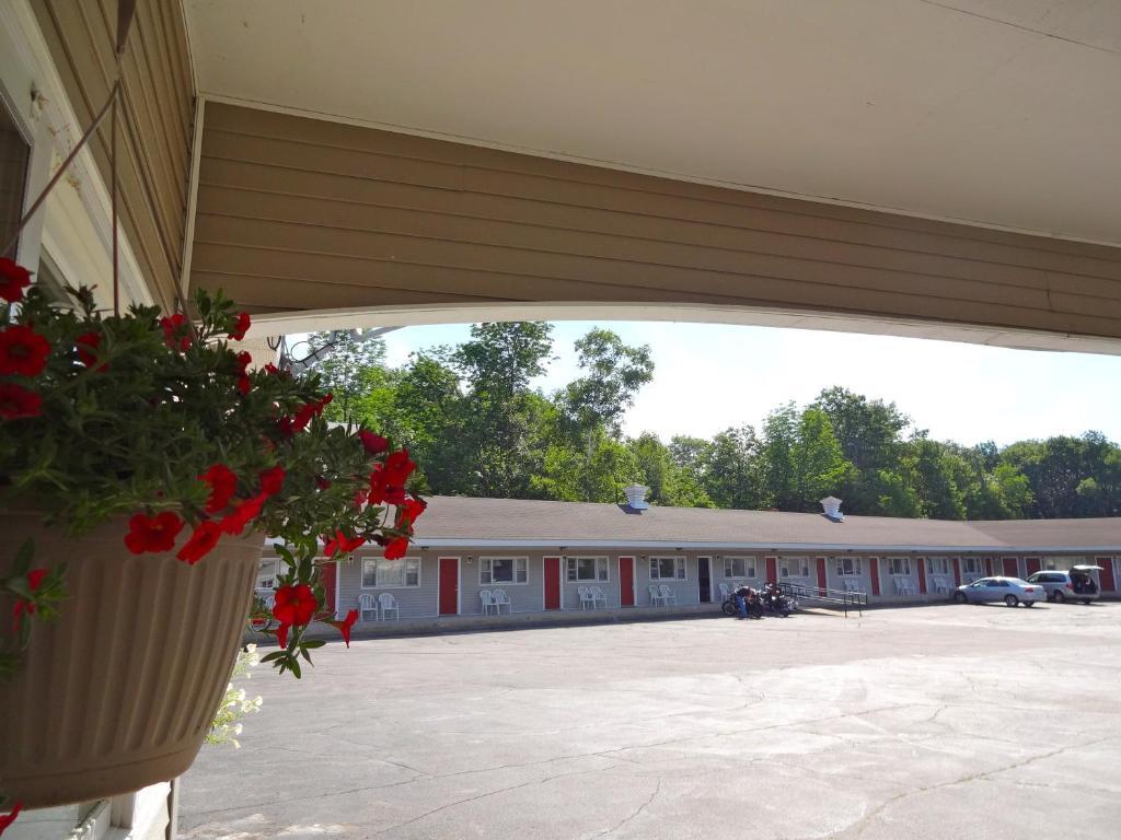 Gorham Motor Inn Bagian luar foto